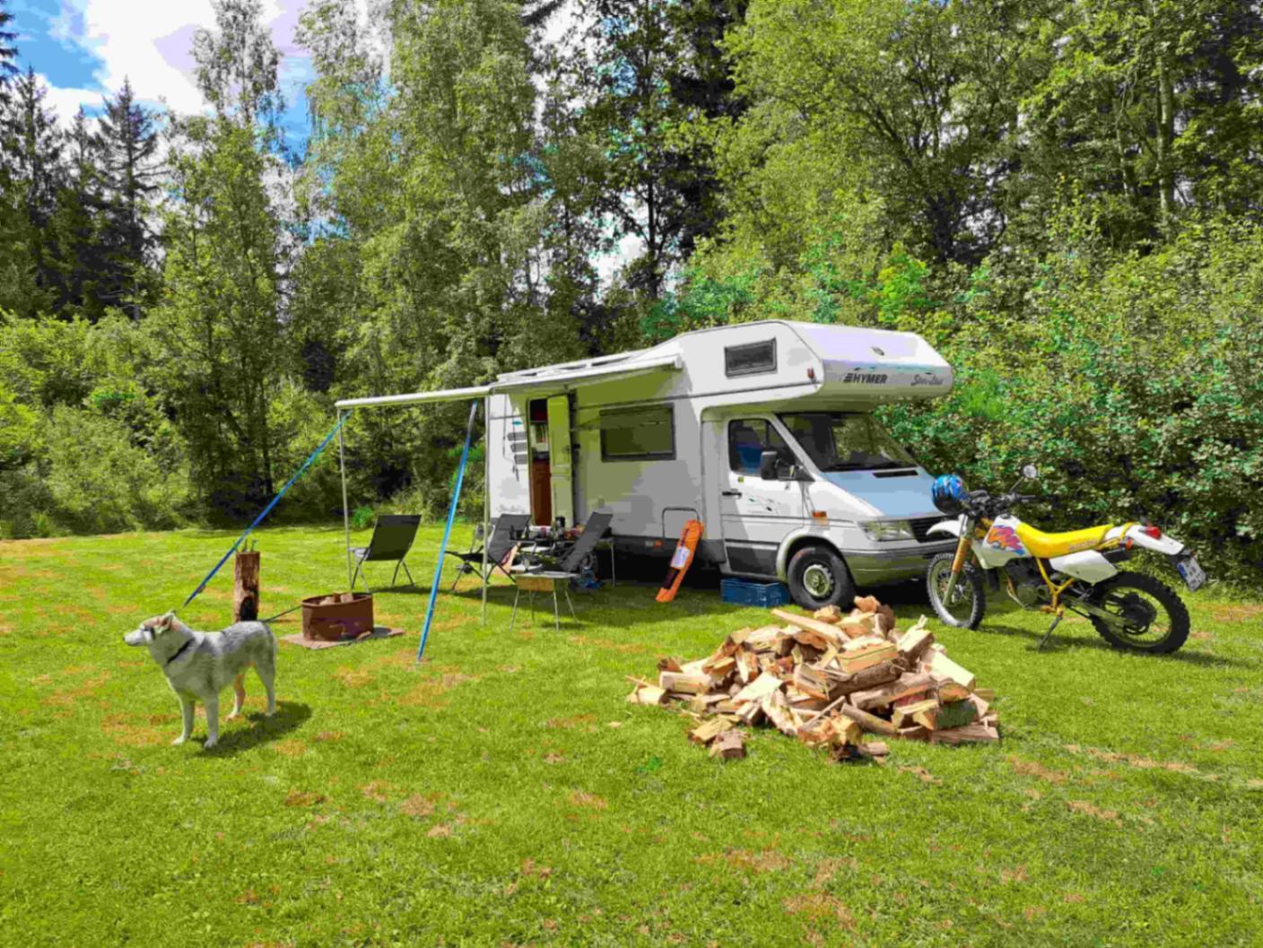 Wohnmobil auf der Gruppenwiese