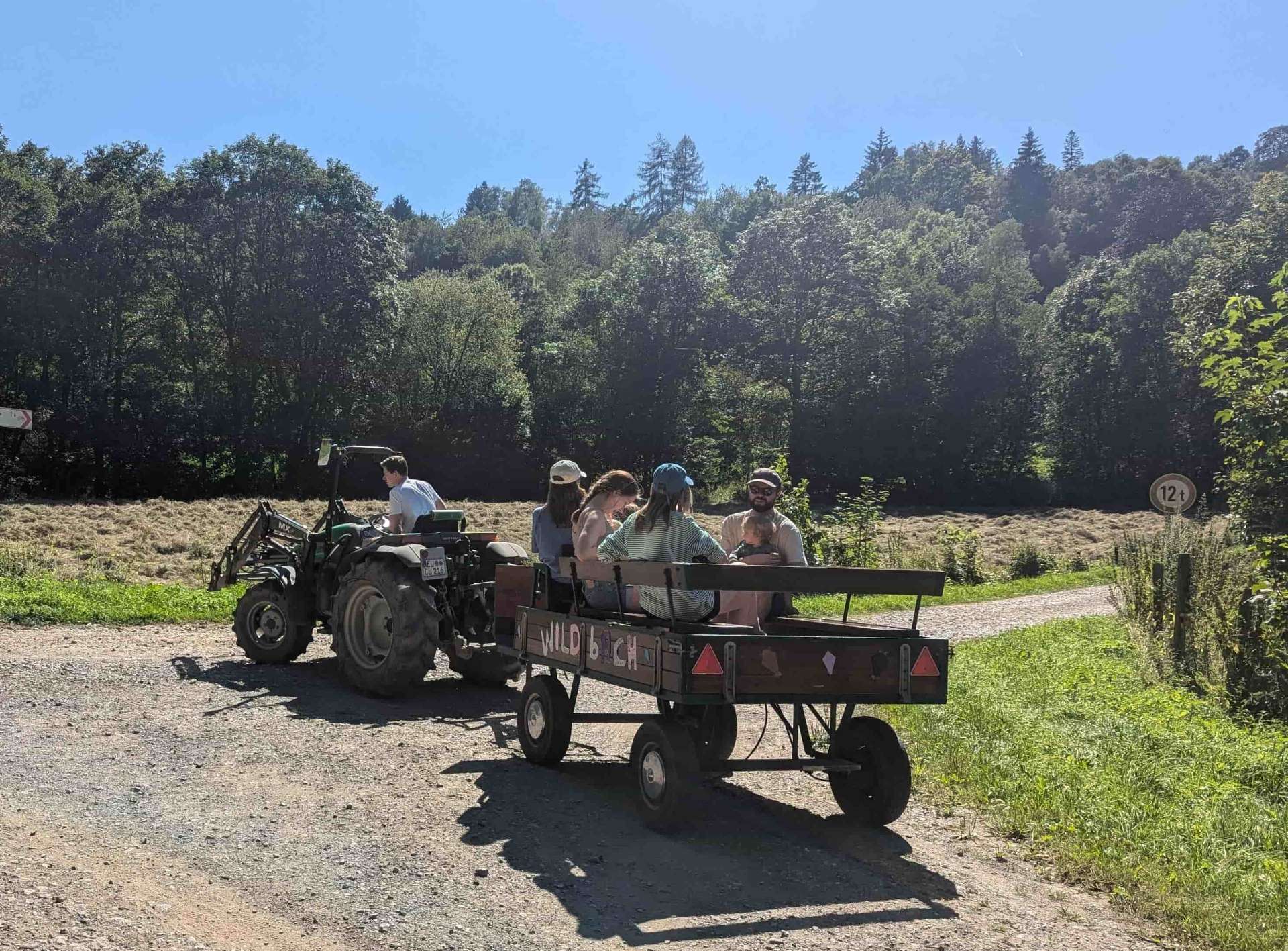 Kutschfahrt mit dem Traktor
