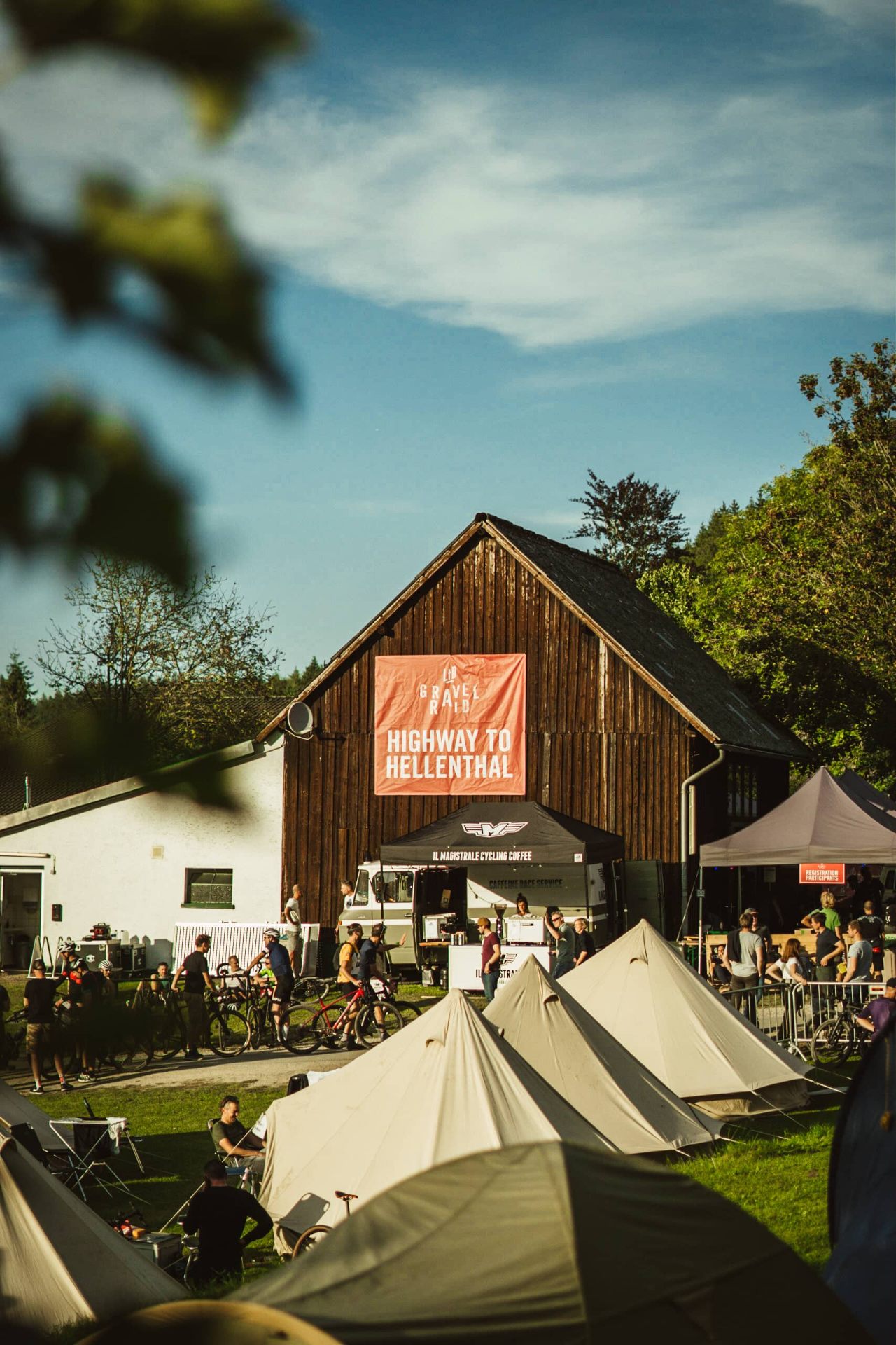 Scheune mit Event-Banner