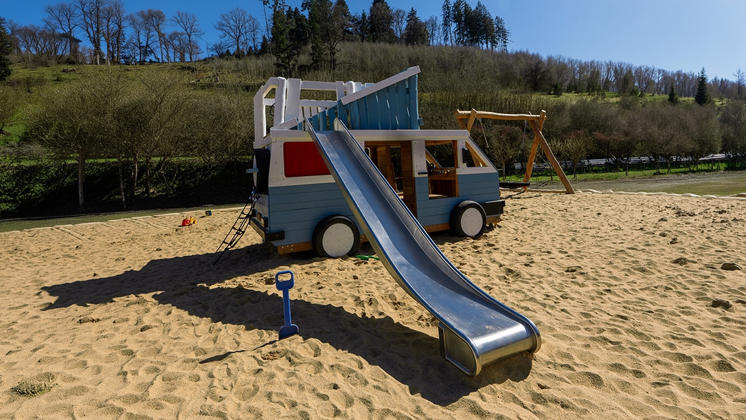 Rutsche am Camper-Spielhaus