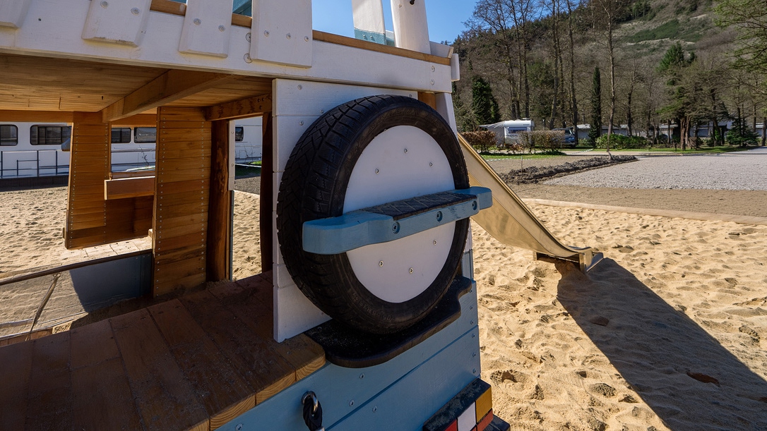 Reserverad am Camper-Spielhaus