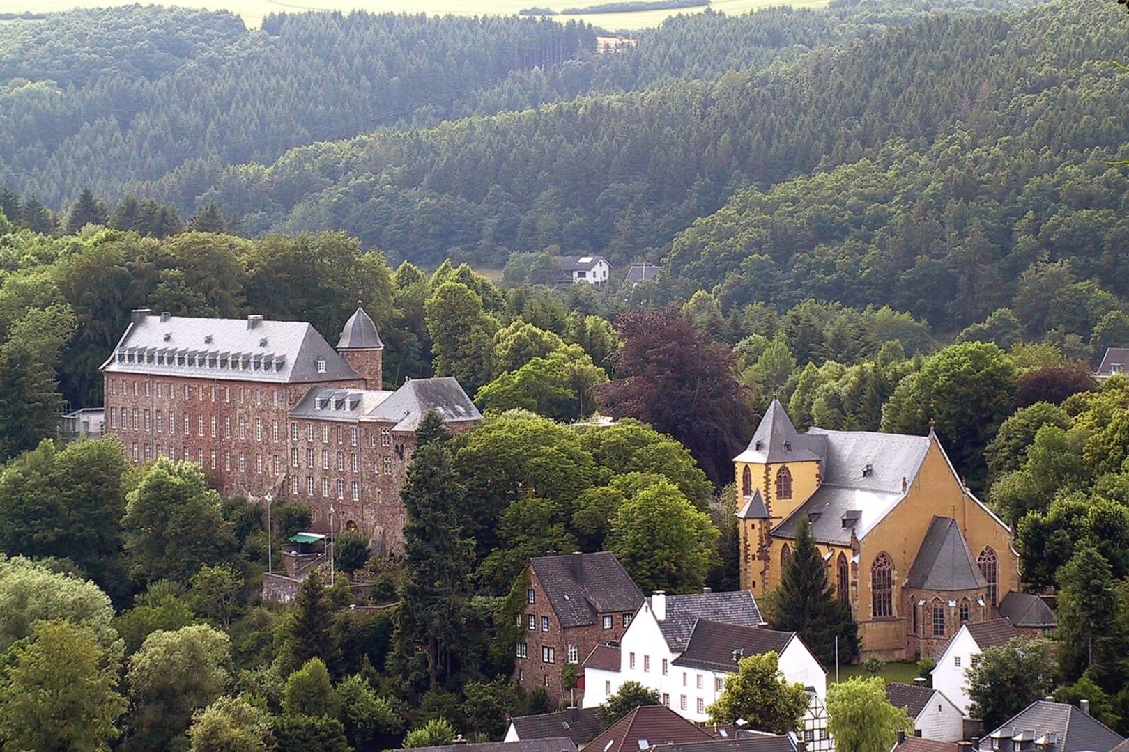 Schloss und Kirche Schleiden